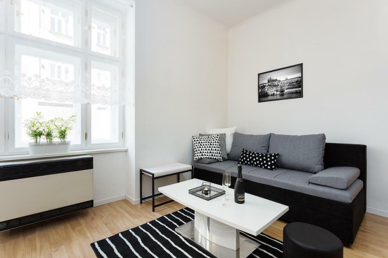 Stylish Apartment On Riverside Praga Exterior foto