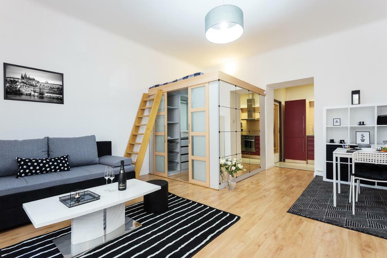 Stylish Apartment On Riverside Praga Exterior foto